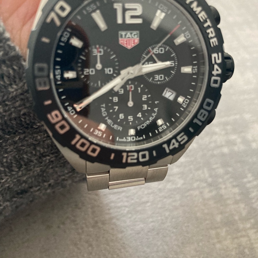 New unused authentic with warranty card Tag Heur Formula 1 chronograph watch - Picture 16 of 17